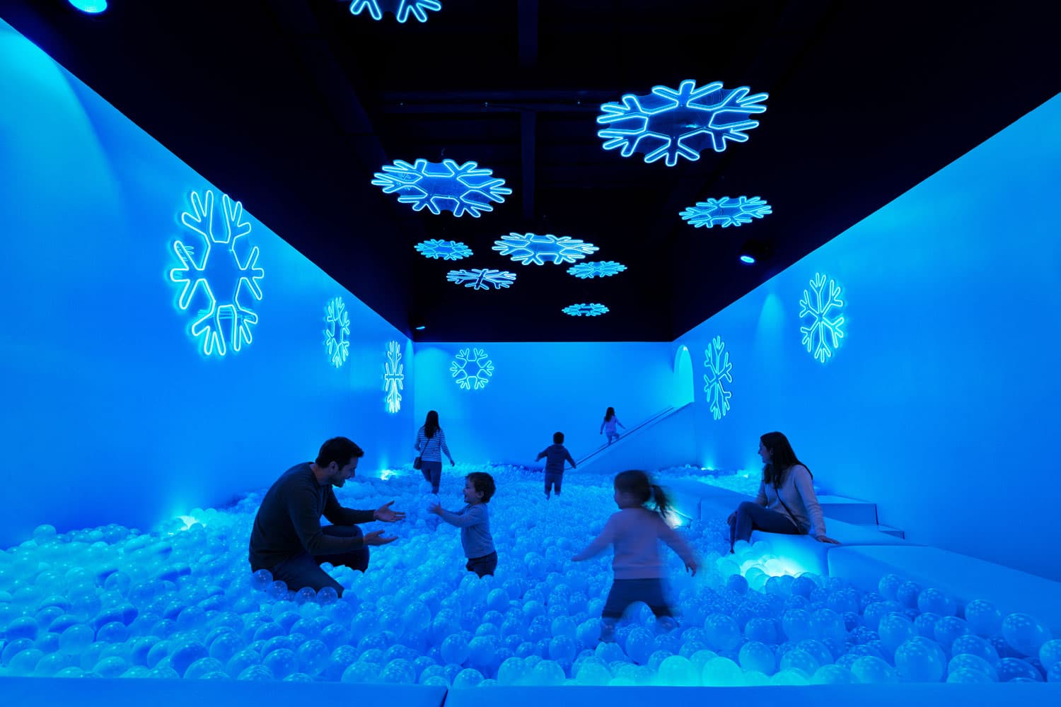 Children playing in snow immersion room